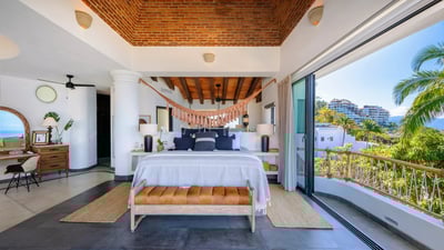 Luxury Villa Photo #28