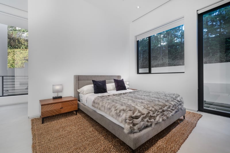 Linda Flora Modern Estate