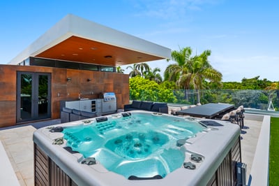 Luxury Villa Photo #11
