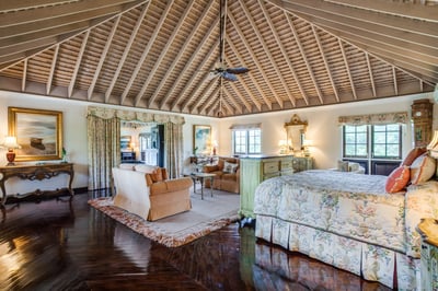 Luxury Villa Photo #17