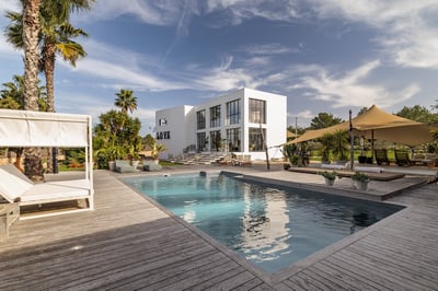 Luxury Villa Photo #3