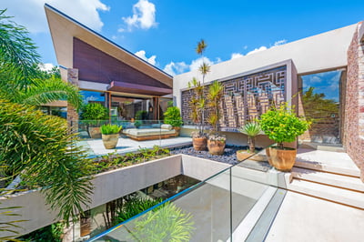 Luxury Villa Photo #15