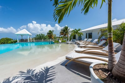 Luxury Villa Photo #6