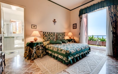 Luxury Villa Photo #21