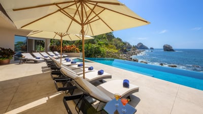 Luxury Villa Photo #3
