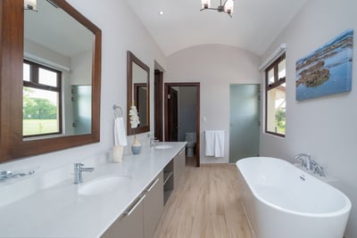 Luxury Villa Photo #19