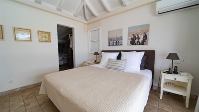Bedroom 1: King size bed, mosquito screen, air conditioning, ceiling fan, safe, large dressing room.