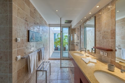 Luxury Villa Photo #35