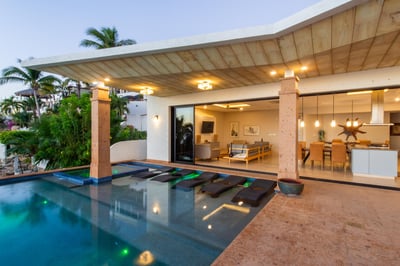 Luxury Villa Photo #3