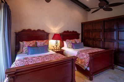 Luxury Villa Photo #35