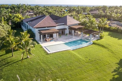 Luxury Villa Photo #4
