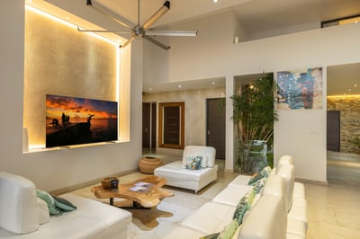 Luxury Villa Photo #18