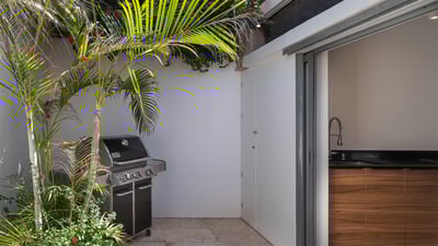 Dining Area & Kitchen