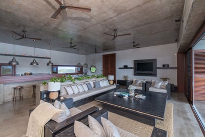 Luxury Villa Photo #13