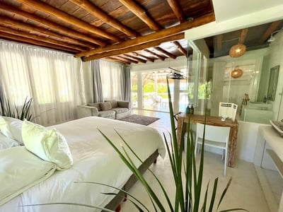 Luxury Villa Photo #19