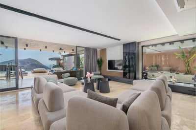 Luxury Villa Photo #16