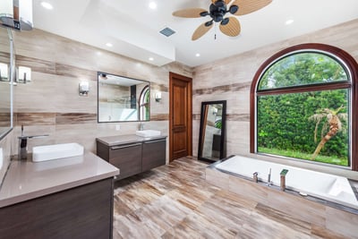 Luxury Villa Photo #37