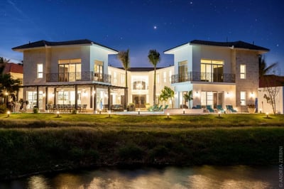 Luxury Villa Photo #3