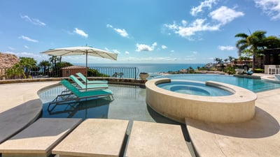 Luxury Villa Photo #7