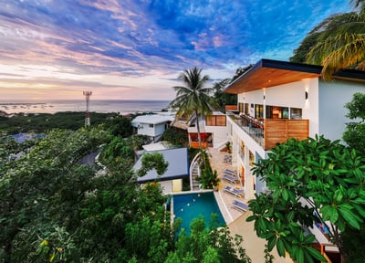 A huge property, walkable to the beach