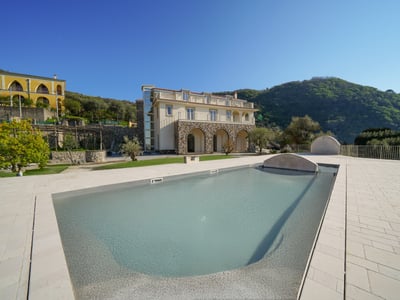 Luxury Villa Photo #2