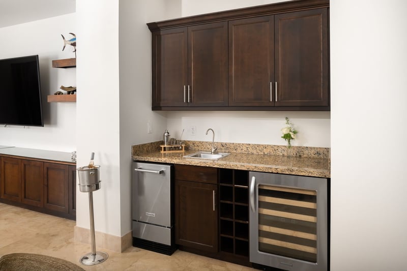 4 BDM Oceanfront Penthouse with Roof Terrace at Windsong Resort