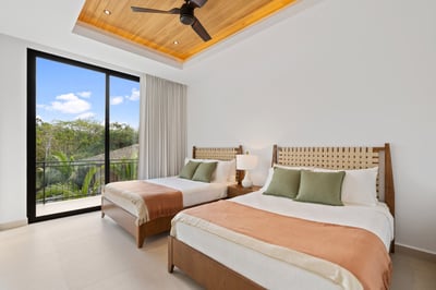 Luxury Villa Photo #32