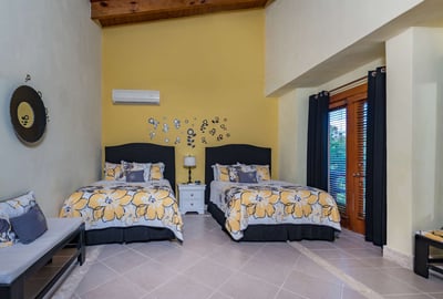 Luxury Villa Photo #37