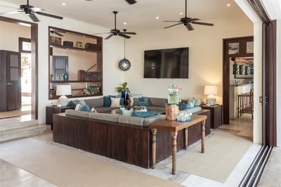 Luxury Villa Photo #15