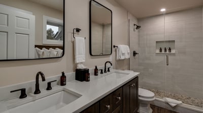 Carriage House: Bathroom on upper level
