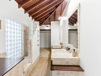 Luxury Villa Photo #24