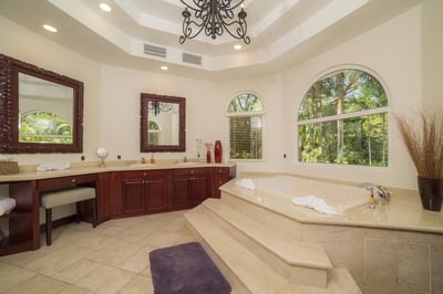 Luxury Villa Photo #23