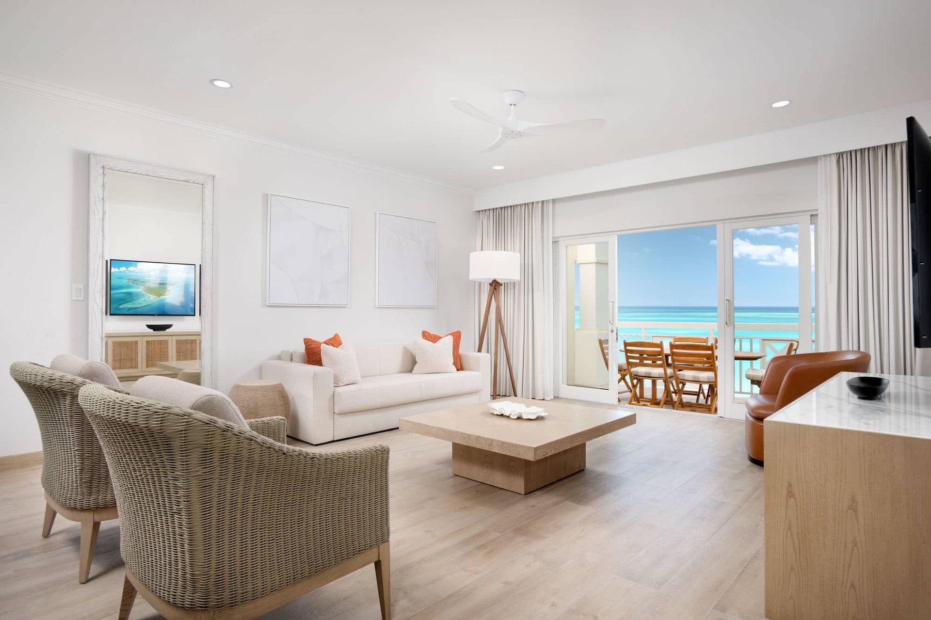 Deluxe 2 BDM Oceanfront Suite at Alexandra Resort - 1