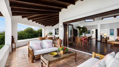 Luxury Villa Photo #13