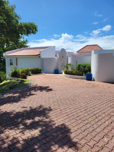 Luxury Villa Photo #5