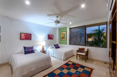 Luxury Villa Photo #39