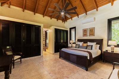 Luxury Villa Photo #31
