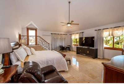 Luxury Villa Photo #25