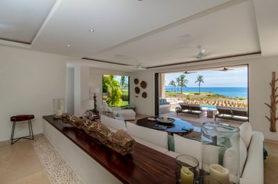 Luxury Villa Photo #15