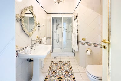 Luxury Villa Photo #40