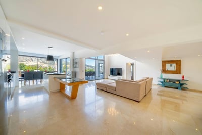 Luxury Villa Photo #20