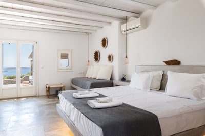 Luxury Villa Photo #47