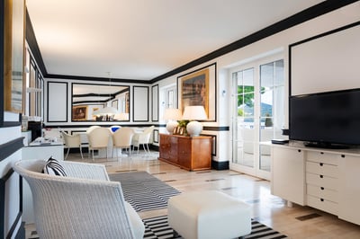 Luxury Villa Photo #15