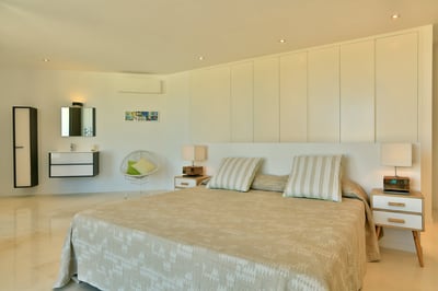 Luxury Villa Photo #41