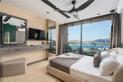 Luxury Villa Photo #28