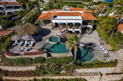Luxury Villa Photo #30