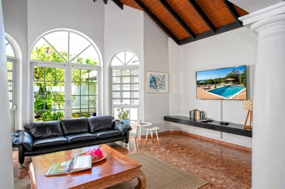 Luxury Villa Photo #20