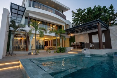 Luxury Villa Photo #3