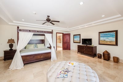 Luxury Villa Photo #9