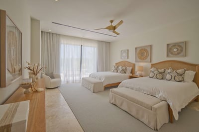 Luxury Villa Photo #26